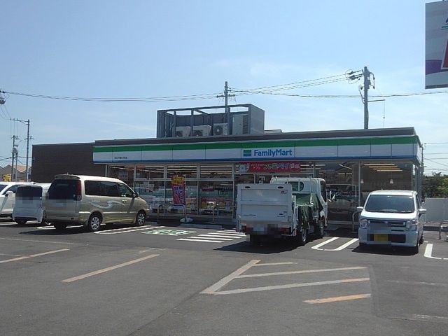 コンビニ　ファミリーマート（コンビニ）まで750m