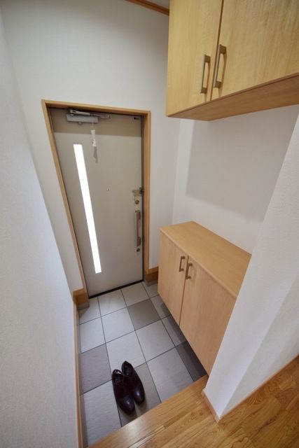 玄関　★ゆとりある玄関スペースです★