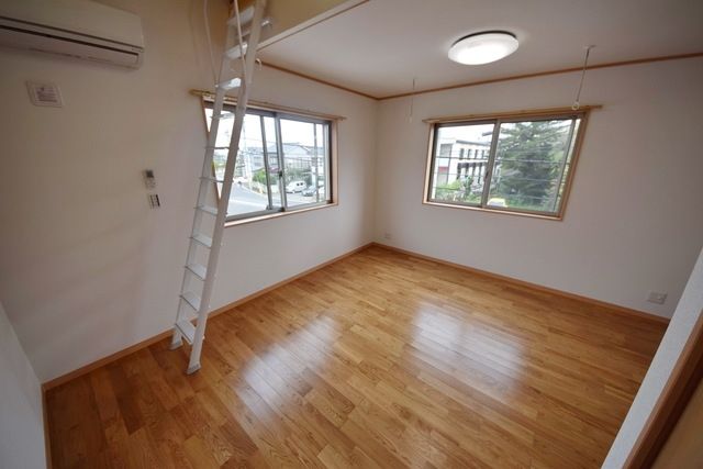 居室・リビング　★二面採光で日当たり良好です★