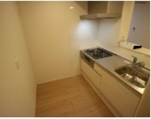 キッチン　3口ガスコンロのシステムキッチンです。