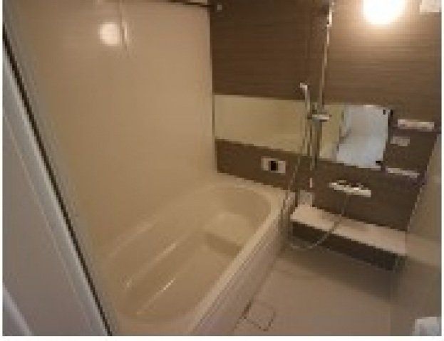 バス・シャワールーム　広めの１坪風呂です。（追焚き・浴室乾燥機付き）