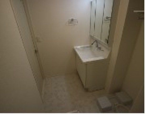 洗面設備　シャンプードレッサーの独立洗面台です。