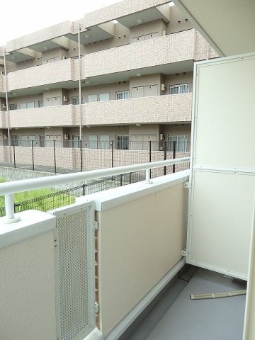 バルコニー　陽当たり良好なバルコニーです