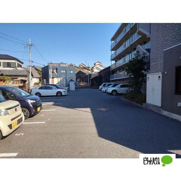 駐車場　☆敷地内駐車場あり