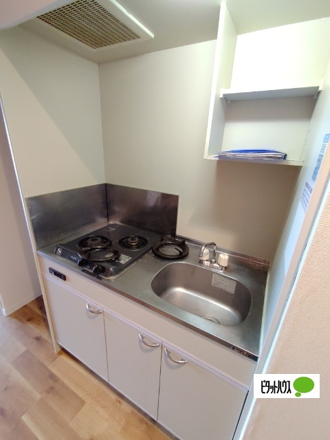 キッチン　同物件別部屋