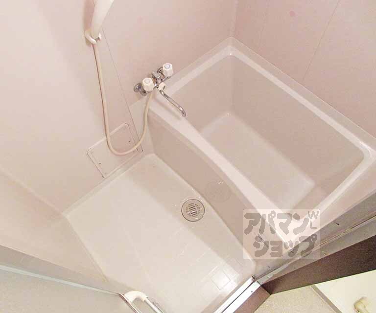 バス・シャワールーム　広々としたお風呂です。