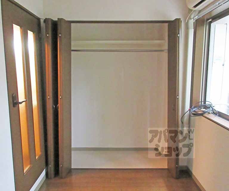 収納　広々とした収納です。