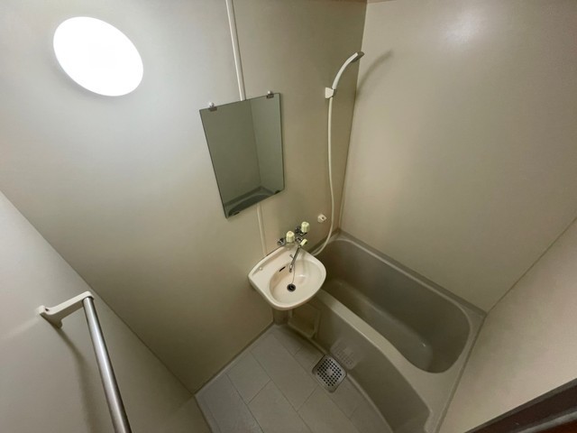 バス・シャワールーム　※別号室の写真です