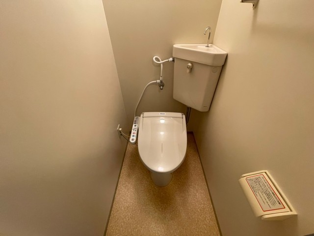 トイレ　※別号室の写真です