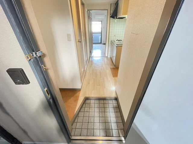玄関　※別号室の写真です