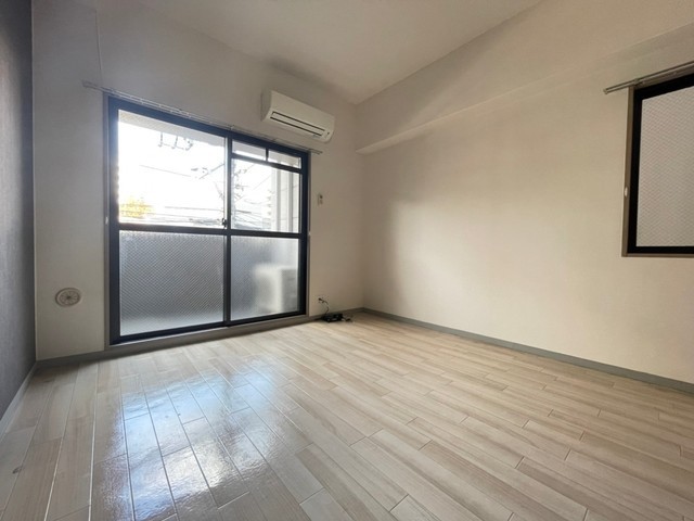 居室・リビング　※別号室の写真です