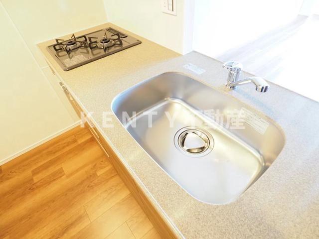 キッチン　コンパクトなキッチンで掃除もラクラク