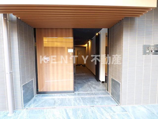 エントランス　落ち着いたエントランスです