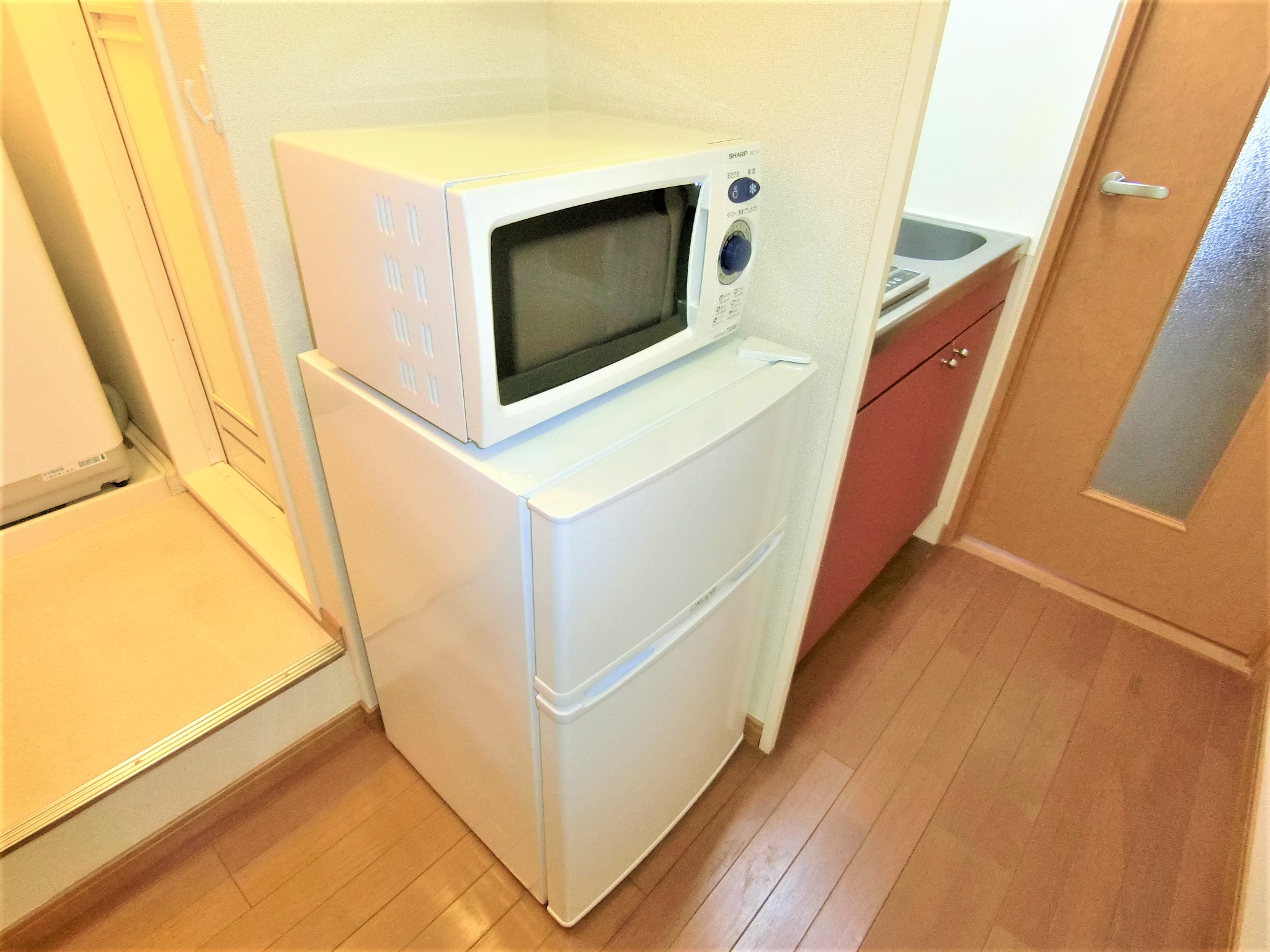 省エネ性能ラベル　キッチンに２ドア冷蔵庫・電子レンジを完備です☆