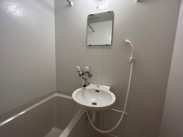 洗面設備　別号室。写真は現状を優先します。