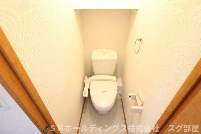 トイレ　温水洗浄便座付きトイレにより快適です。