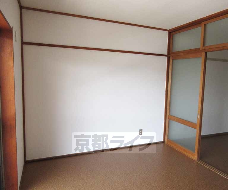 居室・リビング　６帖の洋室。