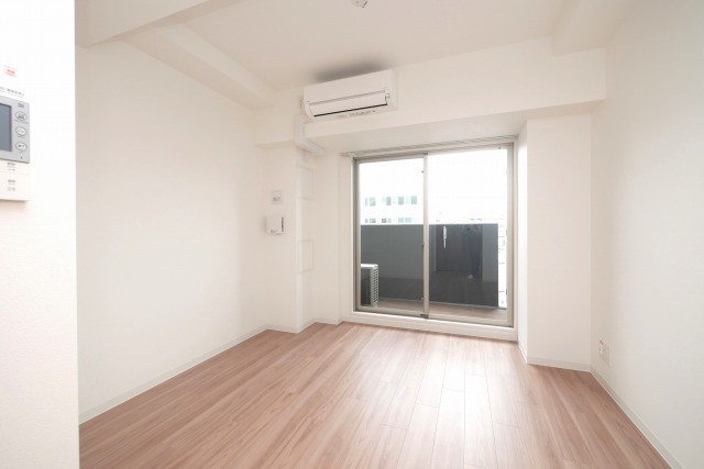 居室・リビング　こちらの居間で趣味の時間をお楽しみください