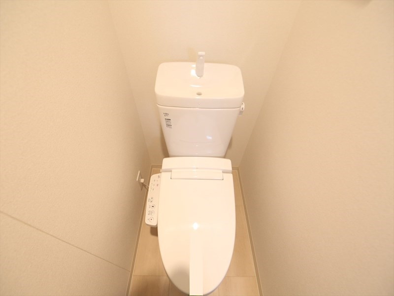 トイレ　温水洗浄暖房便座付トイレ　イメージ画像