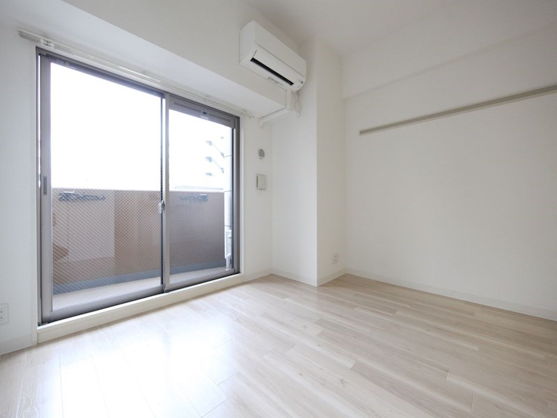 バルコニー　洋室9.5帖　バルコニーに面しています