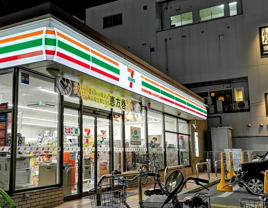 コンビニ　セブンイレブン 阪急塚口駅南店（コンビニ）まで381m