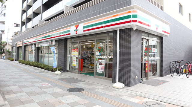 コンビニ　セブンイレブン扇大橋駅前店（コンビニ）まで300m