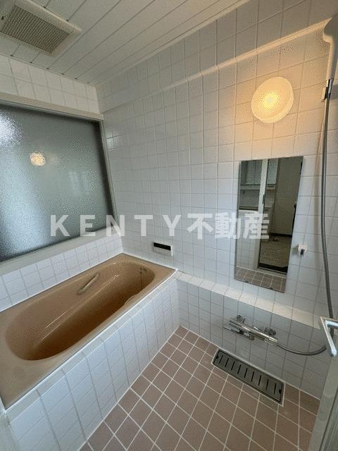 バス・シャワールーム　ゆったり過ごせるお風呂です