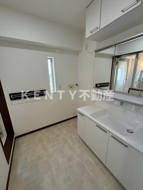 洗面設備　スペースが確保できる洗面所です