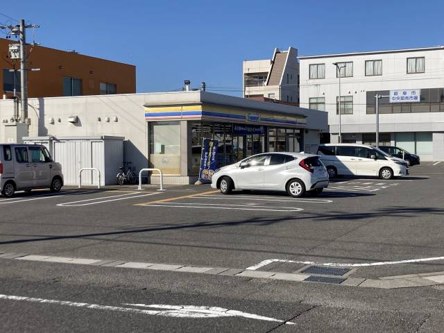コンビニ　ミニストップ岐阜西川手店（コンビニ）まで388m