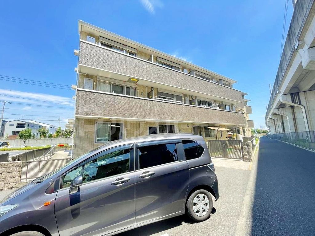 建物外観　駐車場
