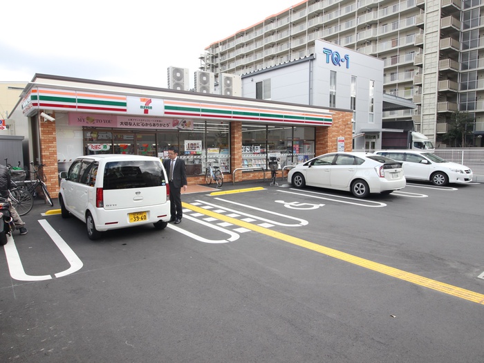 コンビニ　セブンイレブン（コンビニ）まで60m