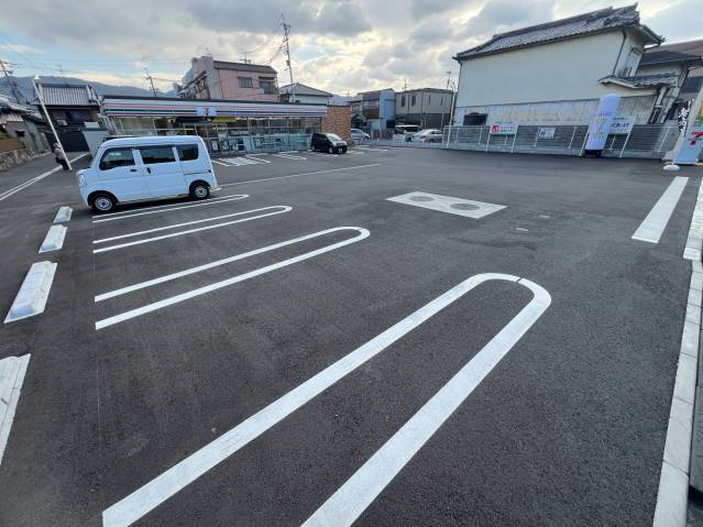 コンビニ　セブンイレブン（コンビニ）まで365m