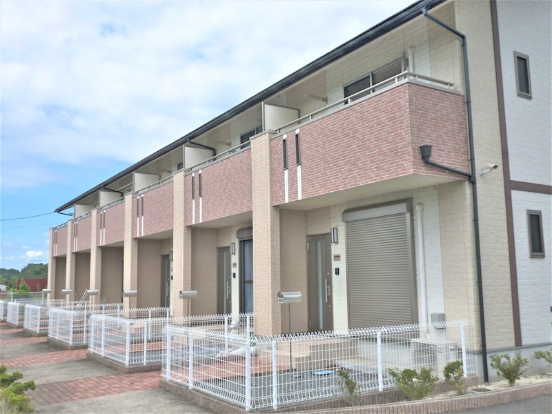 建物外観　1・2階併用型のテラスハウスです。