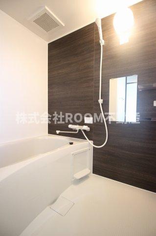 バス・シャワールーム　コンパクトで使いやすいお風呂です