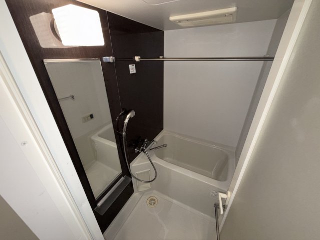 バス・シャワールーム　同物件別部屋写真