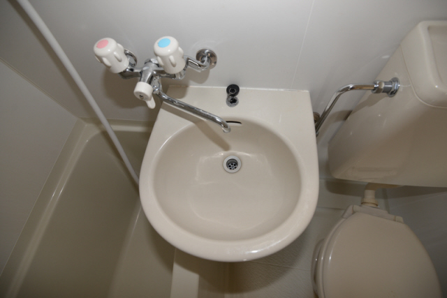 洗面設備　写真は同マンションの別のお部屋のものです