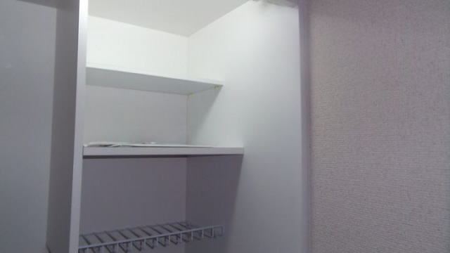 収納　写真は同マンションの別のお部屋のものです