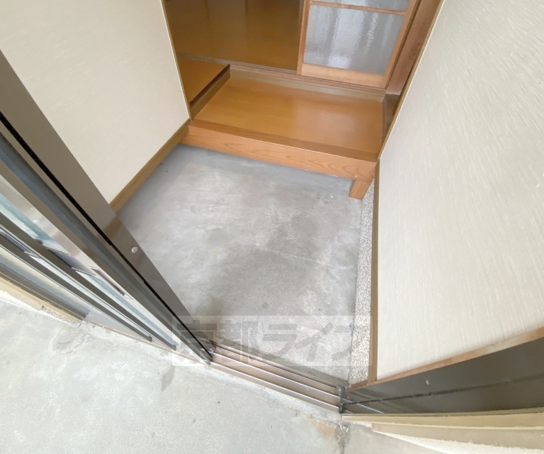 玄関　広々とした土間玄関です。