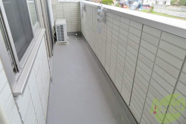 バルコニー　バルコニーが広いので天気がいい日は外に干せていいですね。