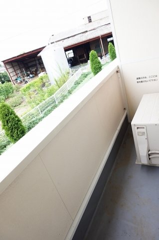 バルコニー　バルコニーからの眺めを楽しみながら食事をしませんか