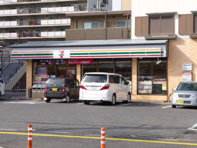 コンビニ　セブンイレブン守山駅東口店（コンビニ）まで750m