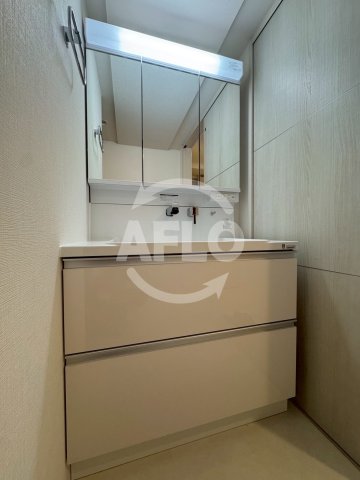 洗面設備　ルクス エテルナ 江戸堀　独立洗面台