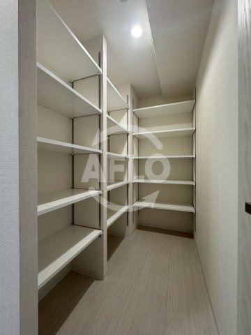 収納　ルクス エテルナ 江戸堀　シューズインクローゼット