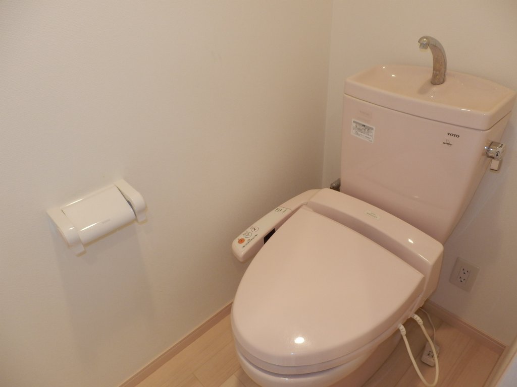 トイレ　付いていてうれしいウォシュレット完備★
