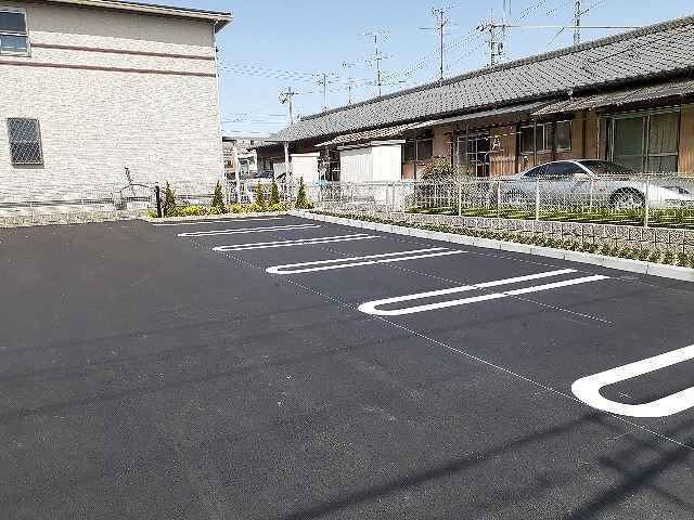 駐車場　駐車場があるので、車を買う予定の方も安心です