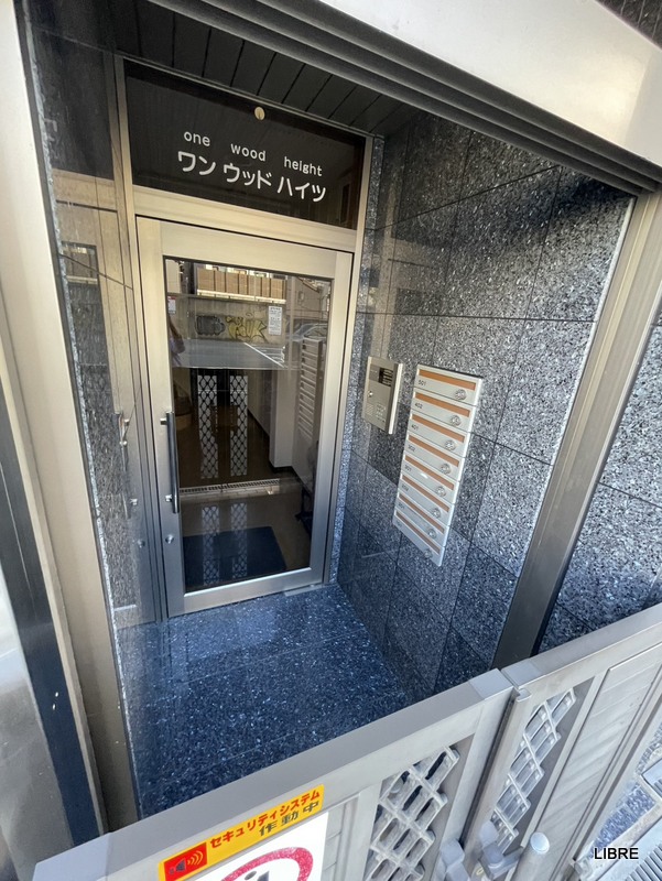 エントランス　建物入口です！