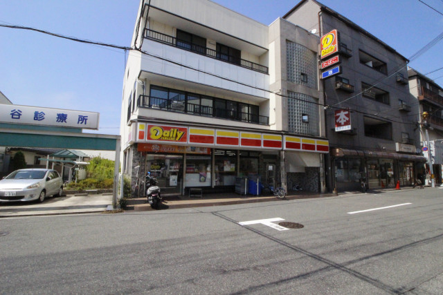 コンビニ　デイリーヤマザキ　浅香山駅前店（コンビニ）まで550m