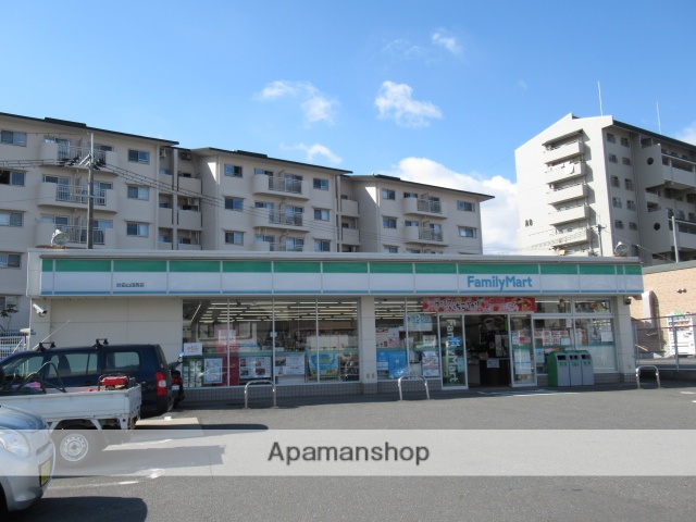 コンビニ　ファミリーマート（コンビニ）まで571m