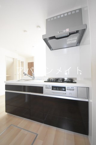 キッチン　ガスコンロ３口付き