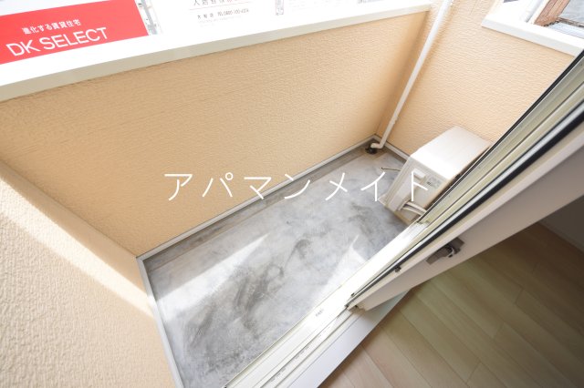 バルコニー　暖かな日差しのふりそそぐバルコニー